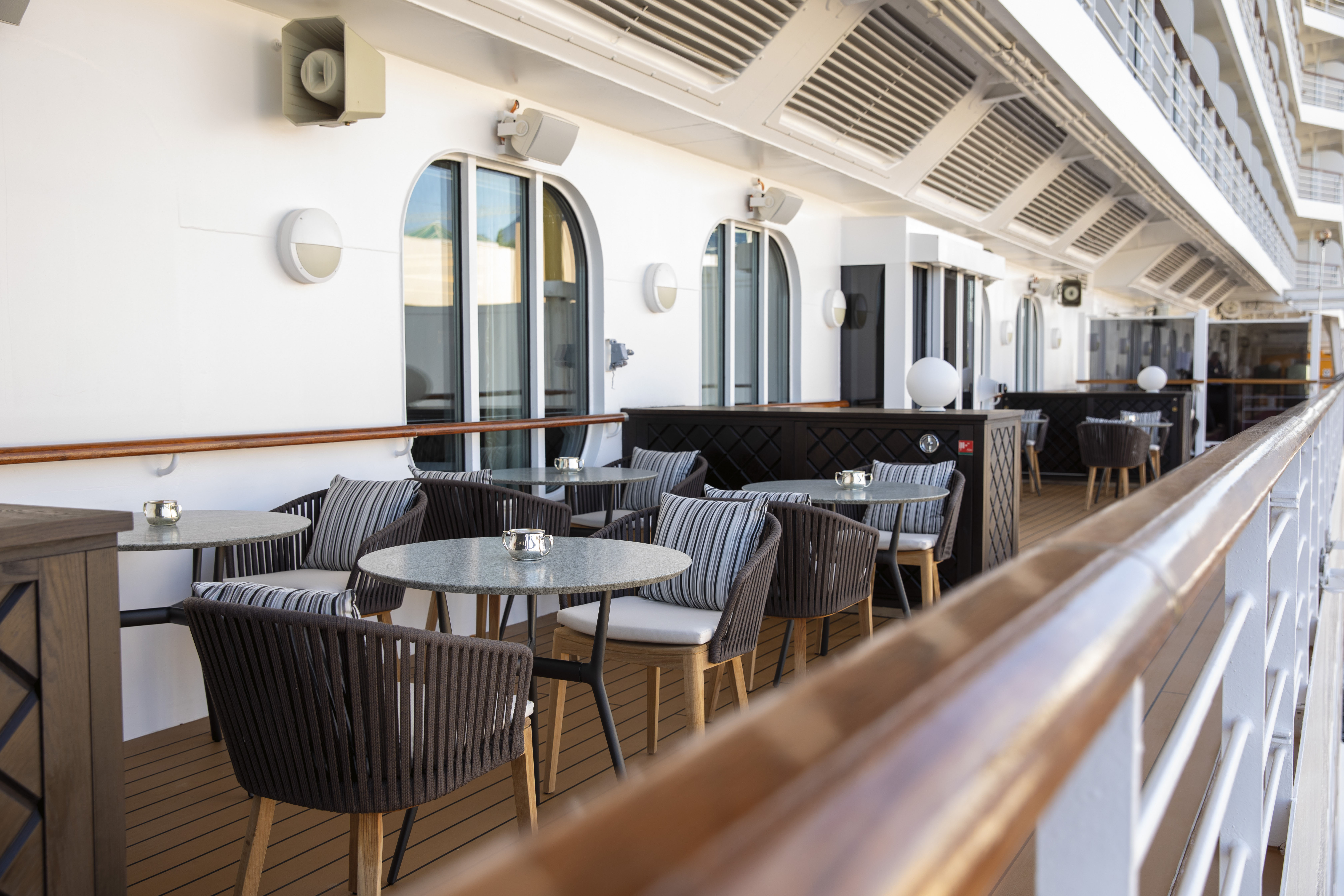RSSC - Seven Seas Explorer - Entertainment - Coffee Connection 1.jpg